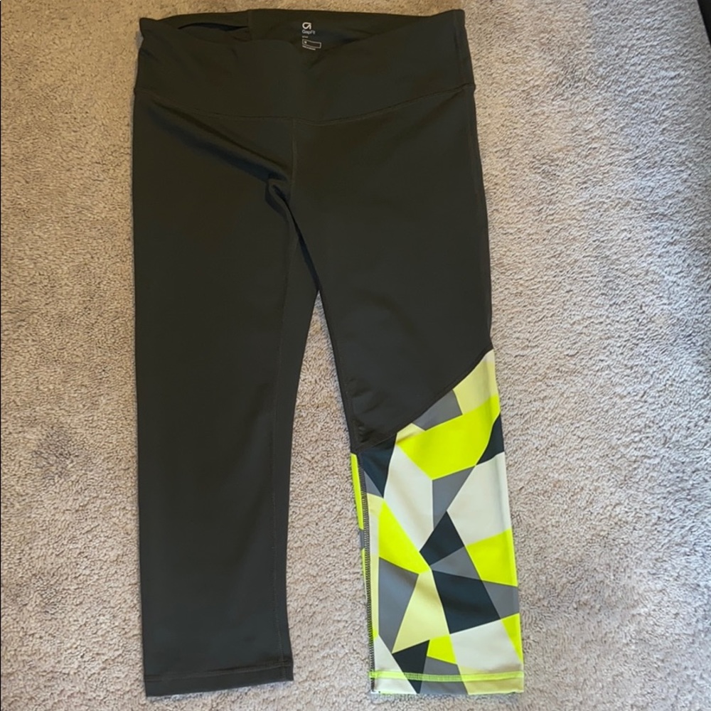 GAP Fit Medium workout Capri
